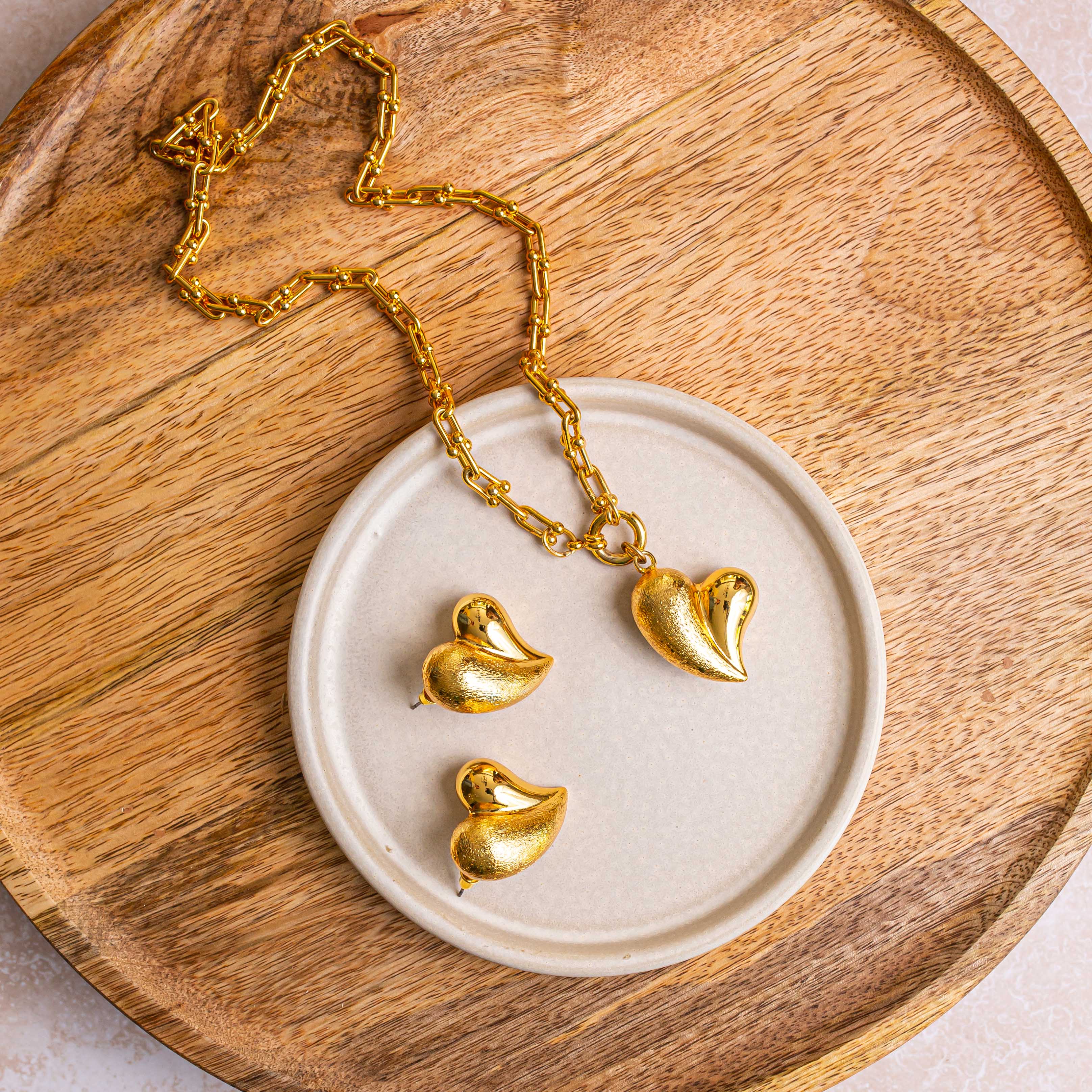 Amor Gold Heart Earrings - Image 3