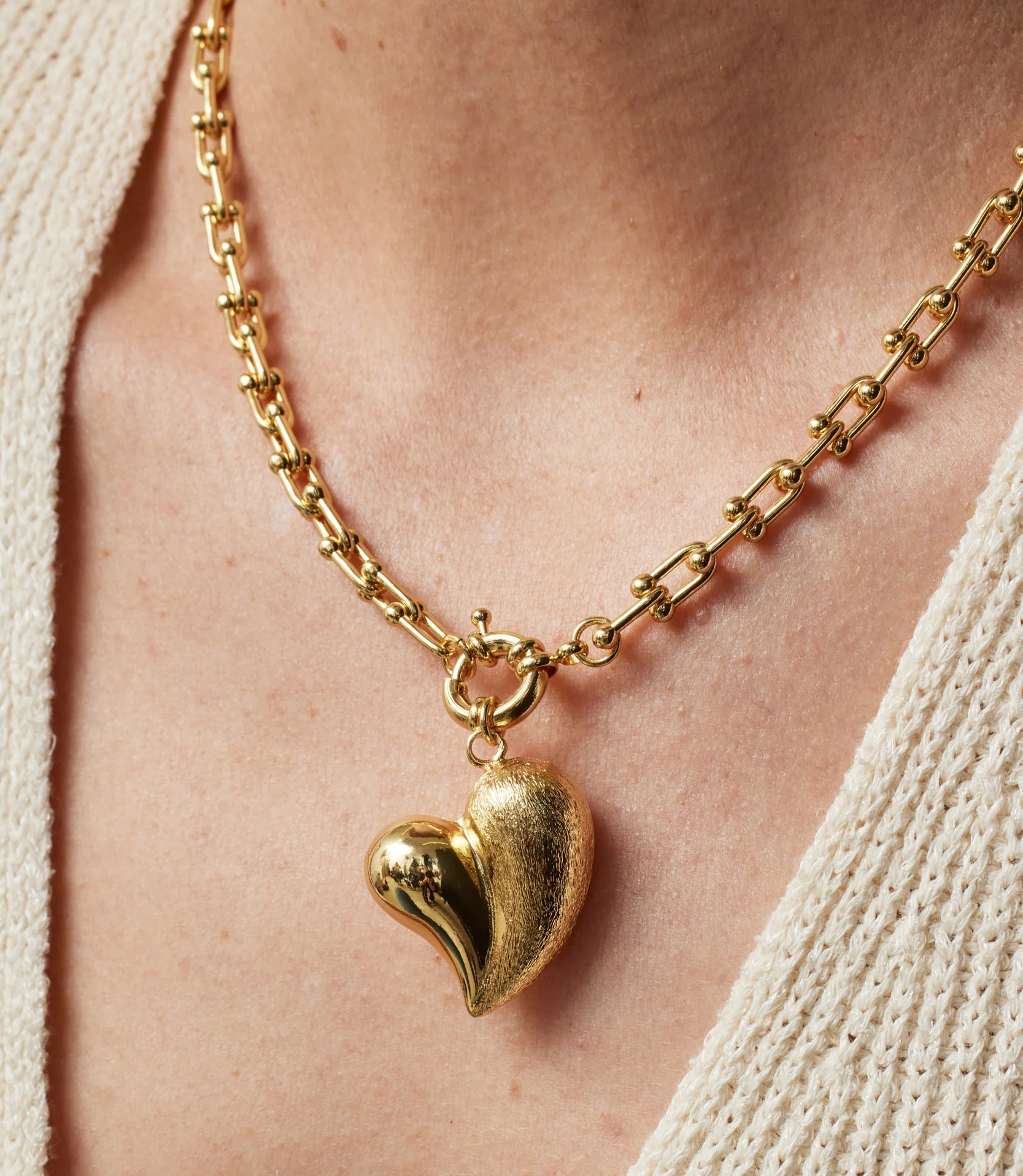 Amor Chunky Gold Heart Necklace - Image 5