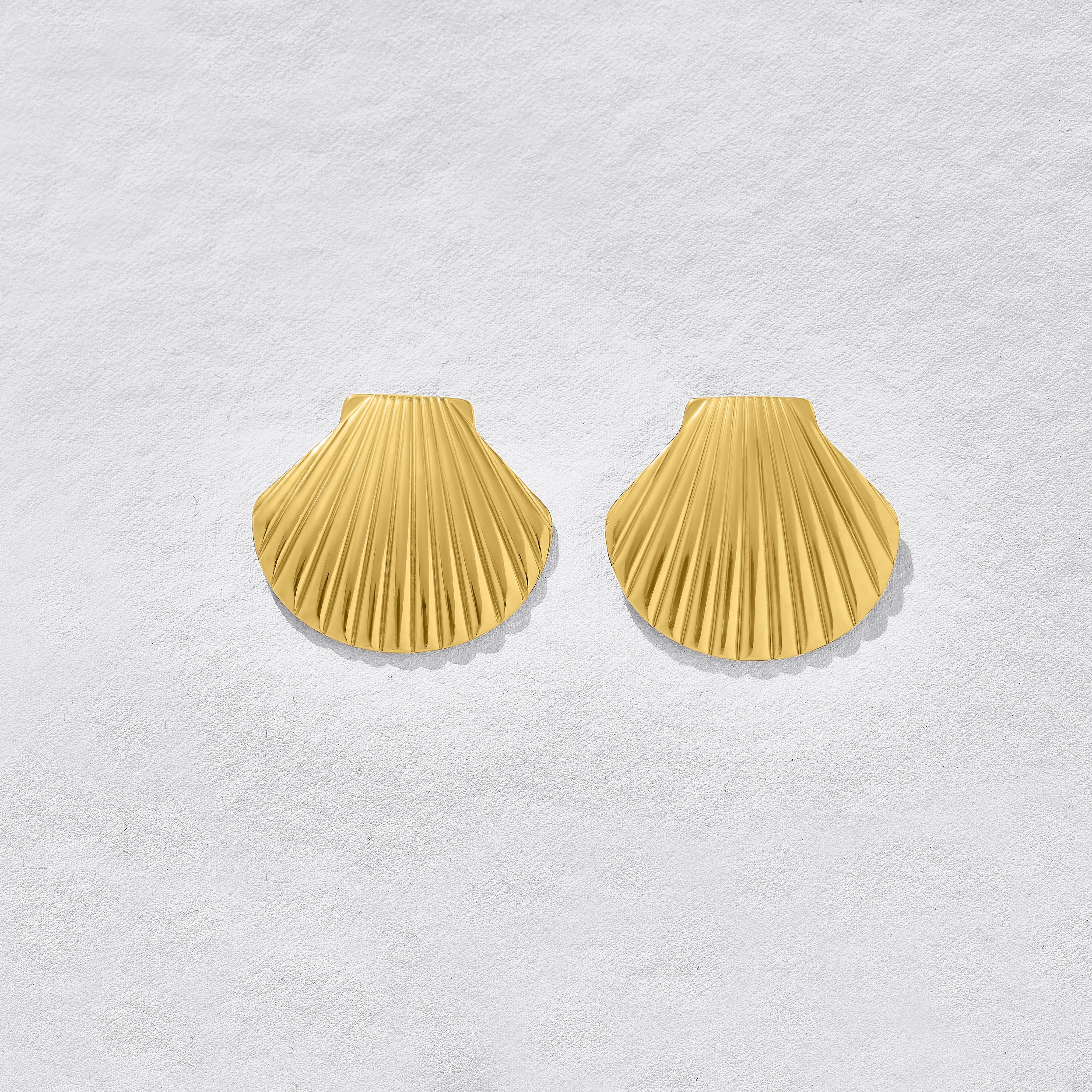 Caspian Gold Clam Earirngs