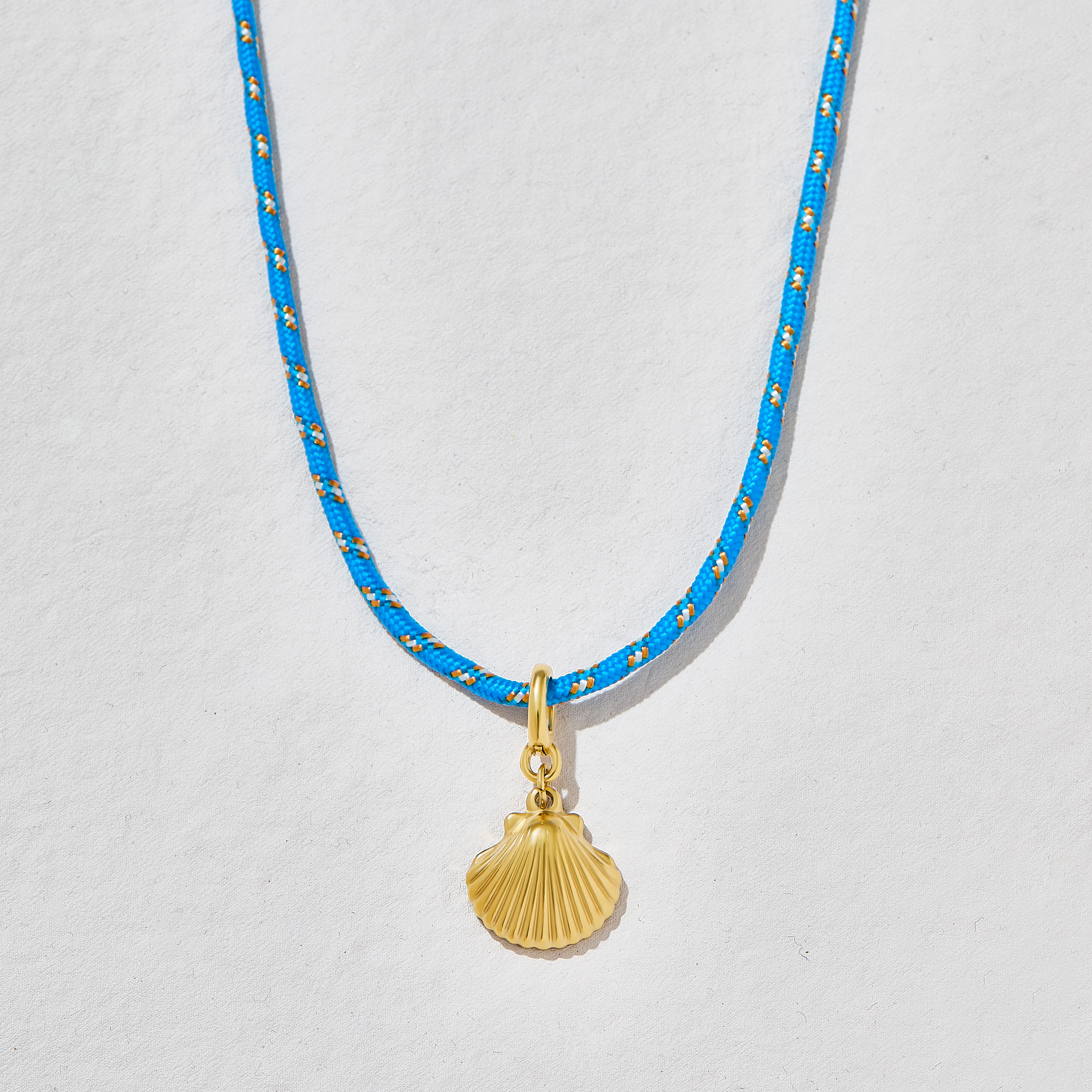 Chrissie Clam Gold Charm - Image 2