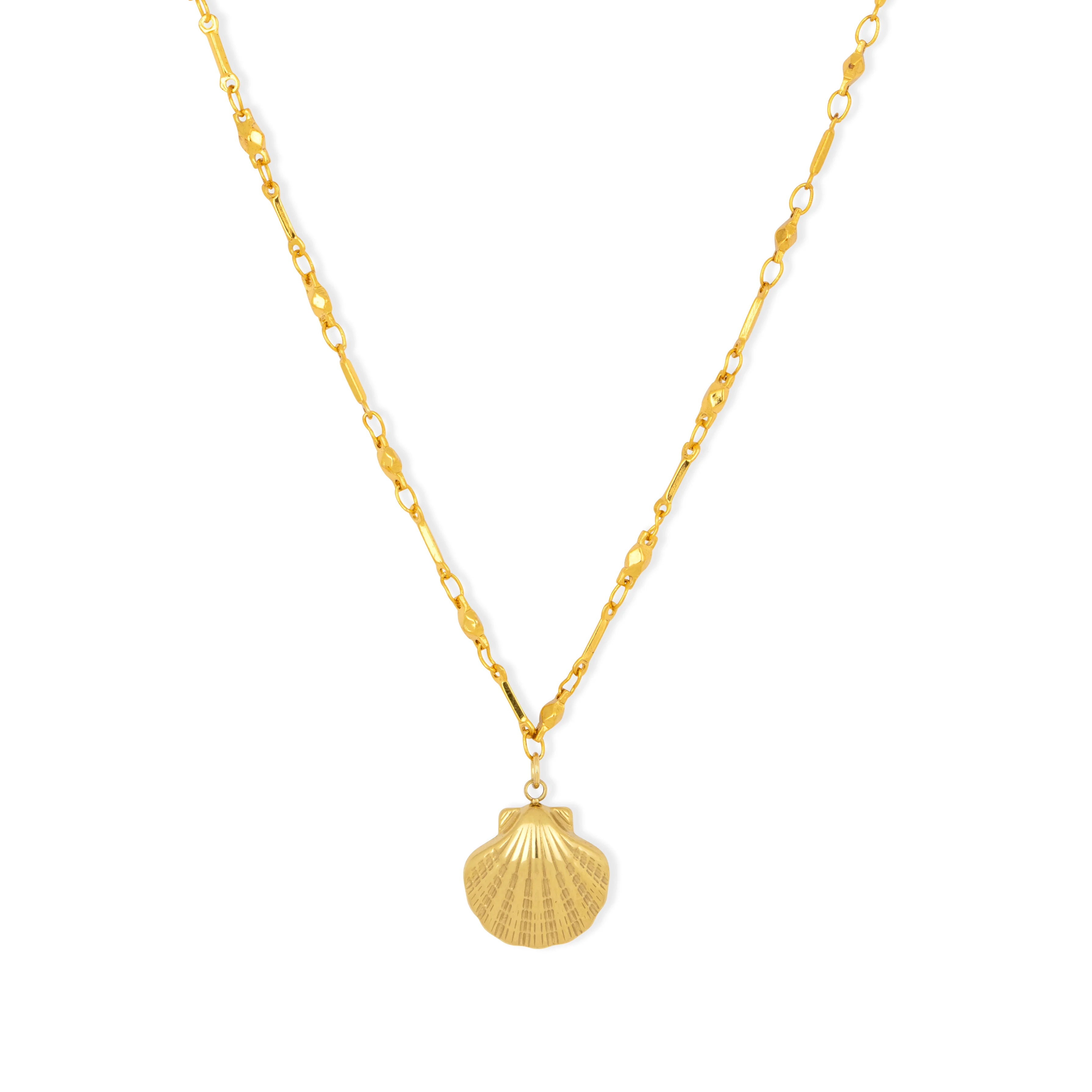 Estepona Gold Shell Pendant Necklace