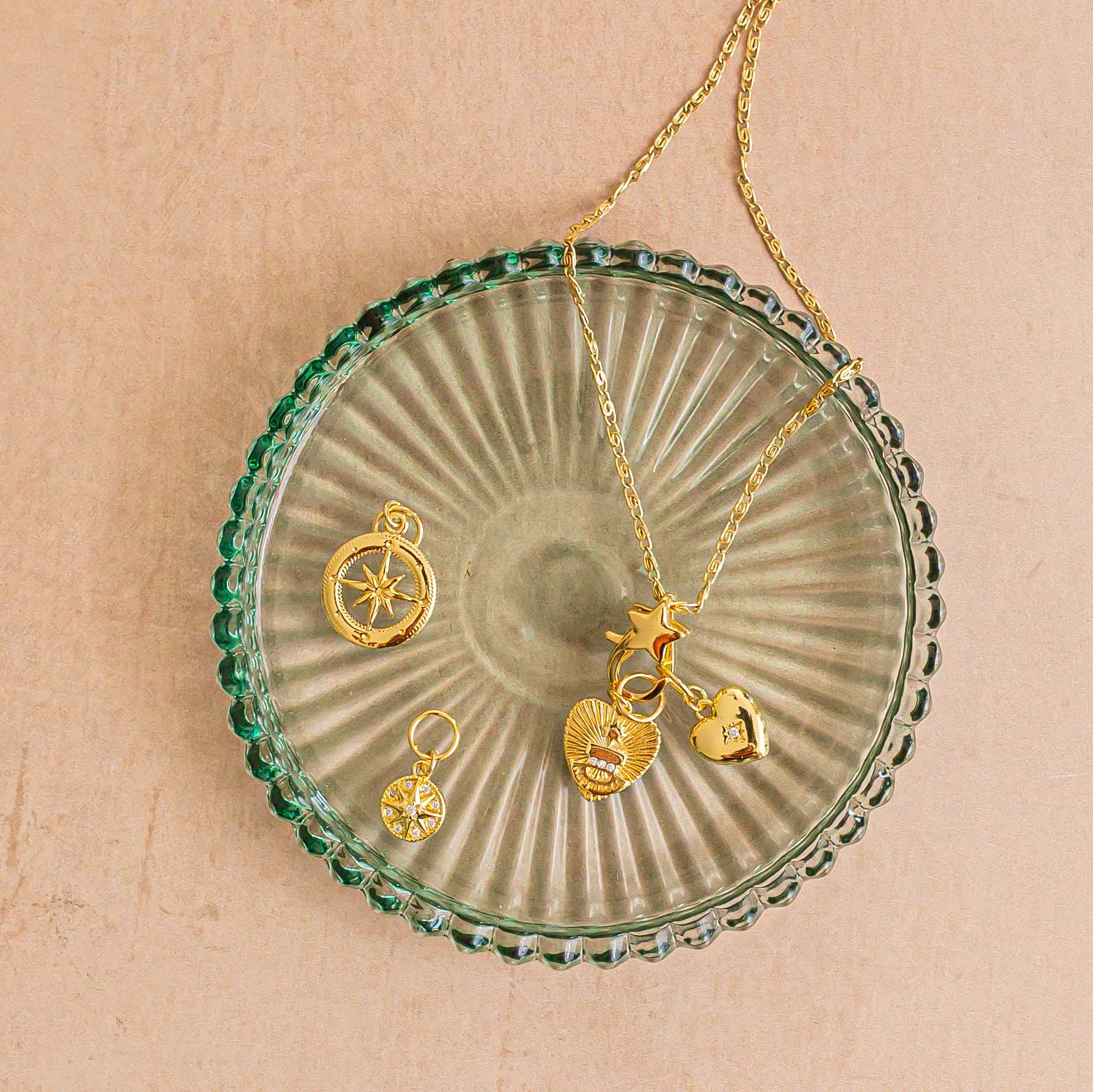 Minnie Gold Star Clasp Chain - Image 2