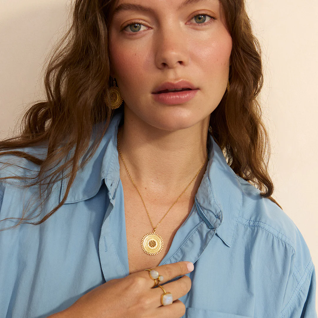 Sole Gold Pendant Necklace - Image 3