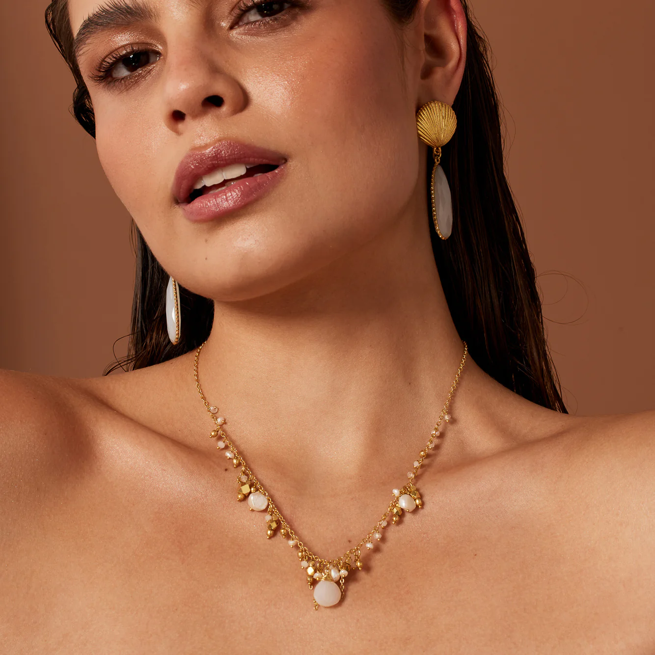 Tria Shell White Earrings - Image 2